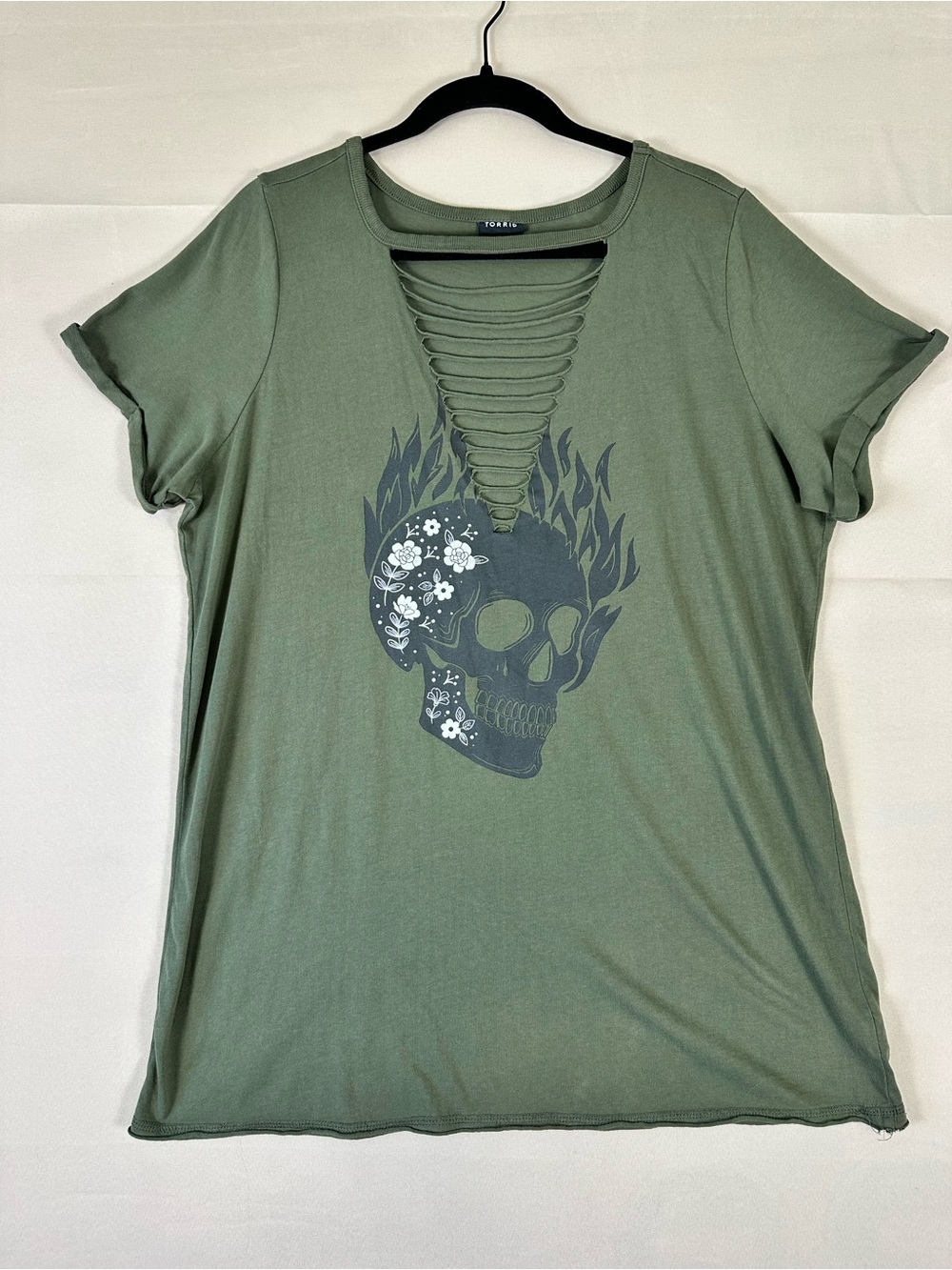 Torrid Olive Skull Graphic Tee Laddered Cutout Neckline Size 1 (18/20)